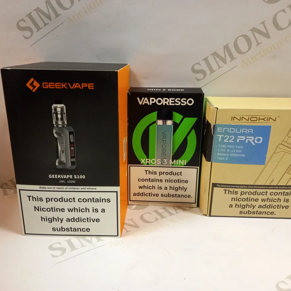 BOX OF APPROXMATELY 28 E-CIGARETTES AND LIQUIDS TO INCLUDE INNOKIN ENDURA T22 PRO, VAPORESSO XROS 3 MINI, GEEKVAPE S100 2ML 100W, ETC