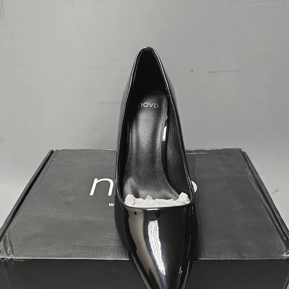 BOXED NOVO WIDE FIT ILLIANA BLOCK HEEL POINT COURT - UK 5 