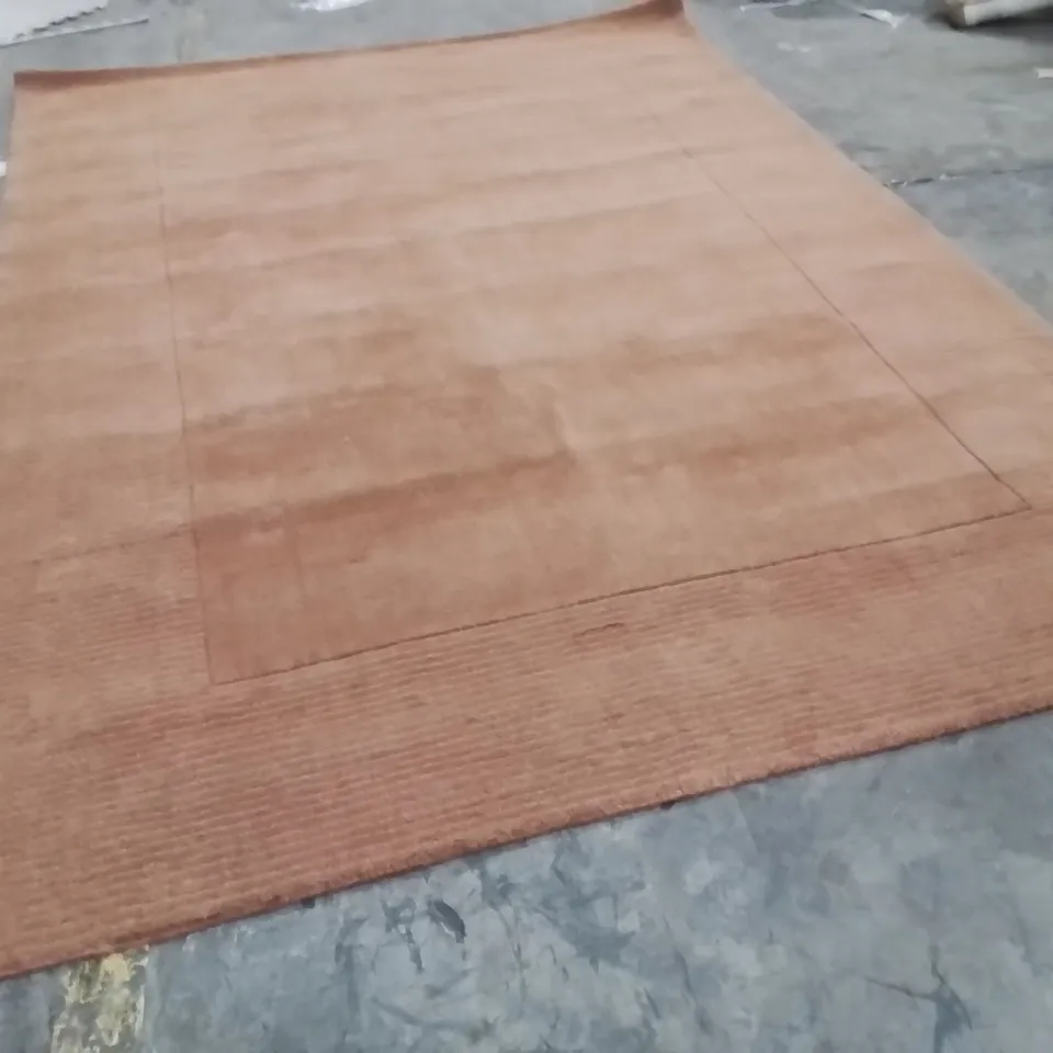 QUALITY DESIGNER AREA RUG - APPROXIMATELY 290X200CM