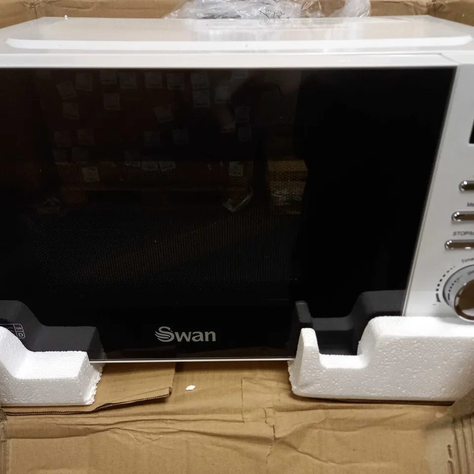 SWAN 20L 700W DIGITAL MICROWAVE - WHITE RRP £54