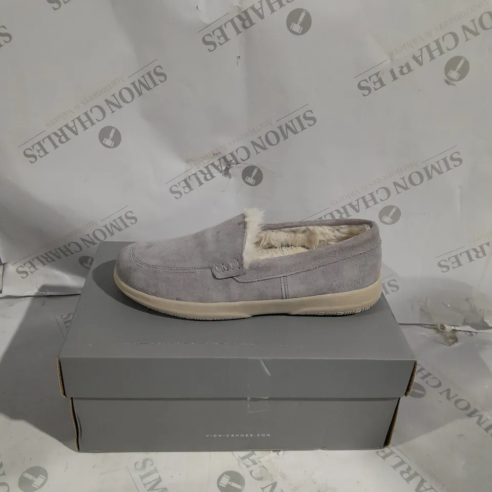 BOXED PAIR OF VIONIC SLIPPERS - UK SIZE 4
