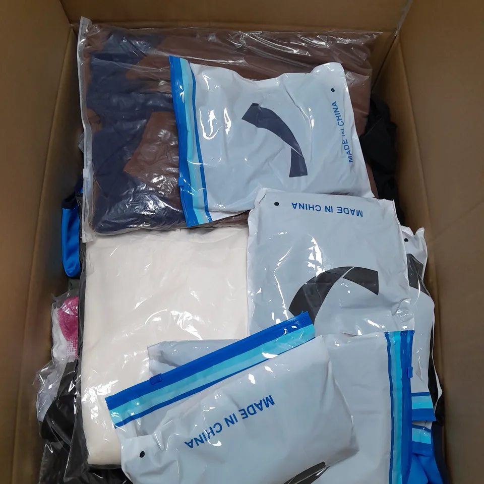 BOX OF APPROX. 20 CLOTHING ITEMS TO INCLUDE - JEANS , JUMPER , COATS ETC