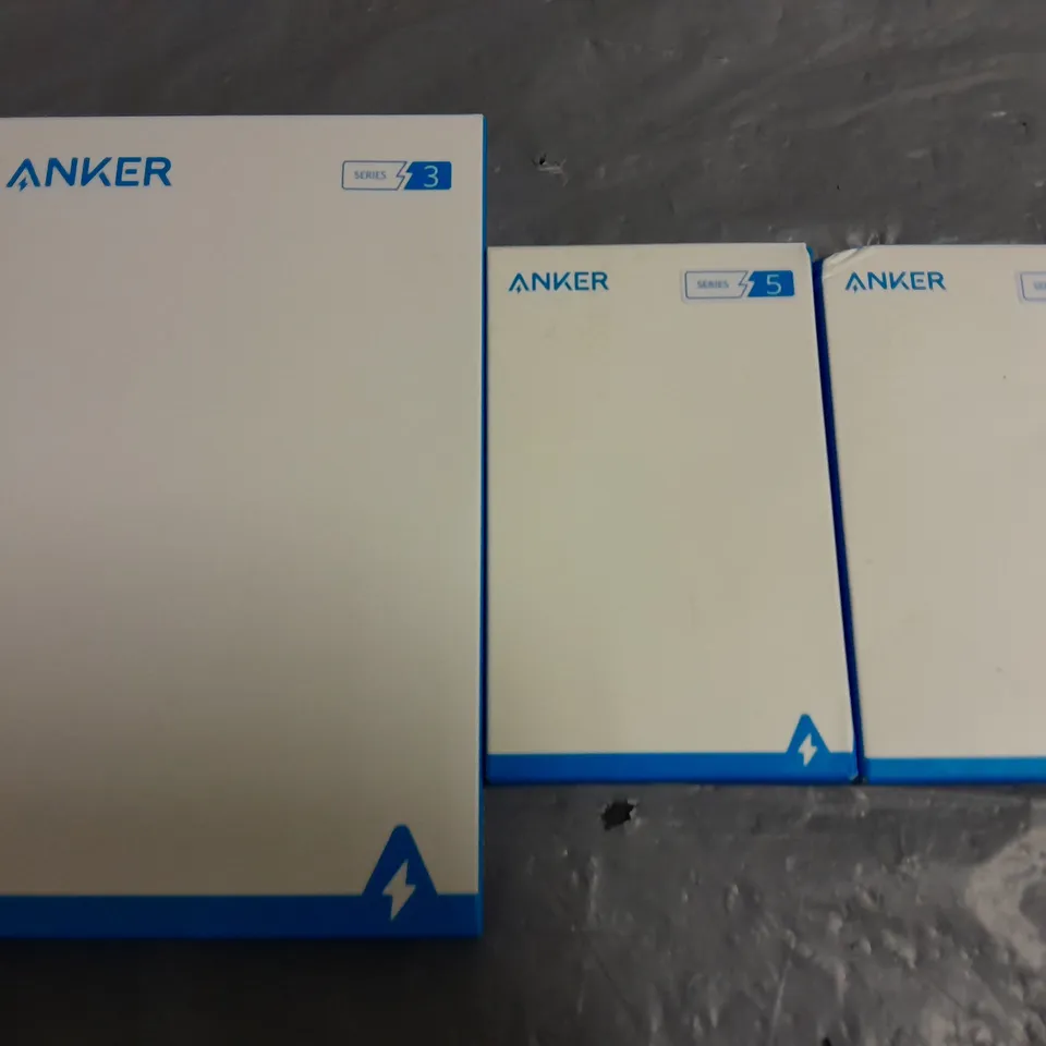 LOT OF 3 ANKER POWER ITEM TO INCLUDE POWERPAD AND 2 USB-C POWERLINES