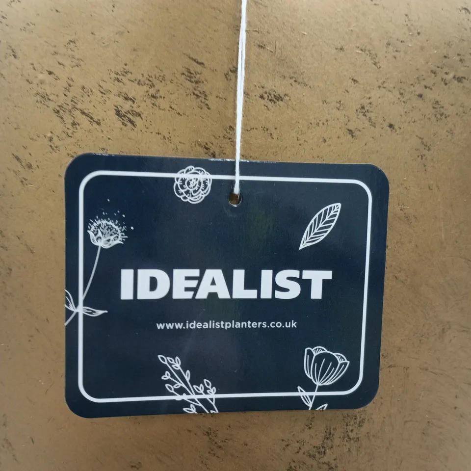 IDEALIST PLANTER WITH LEGS – GOLD-TONED CERAMIC POT