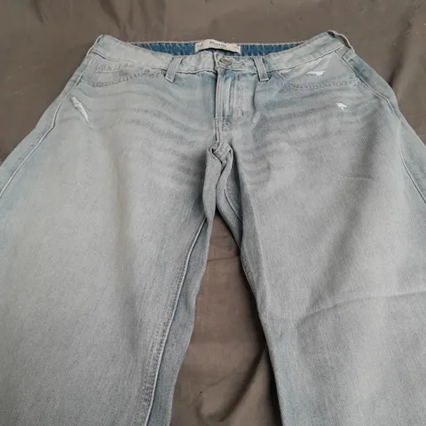 HOLLISTER LOW RISE BAGGY JEANS - W28