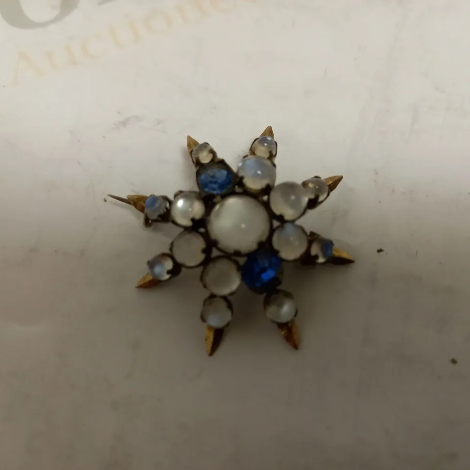 DESIGNER STYLE 8 POINT BROOCH 