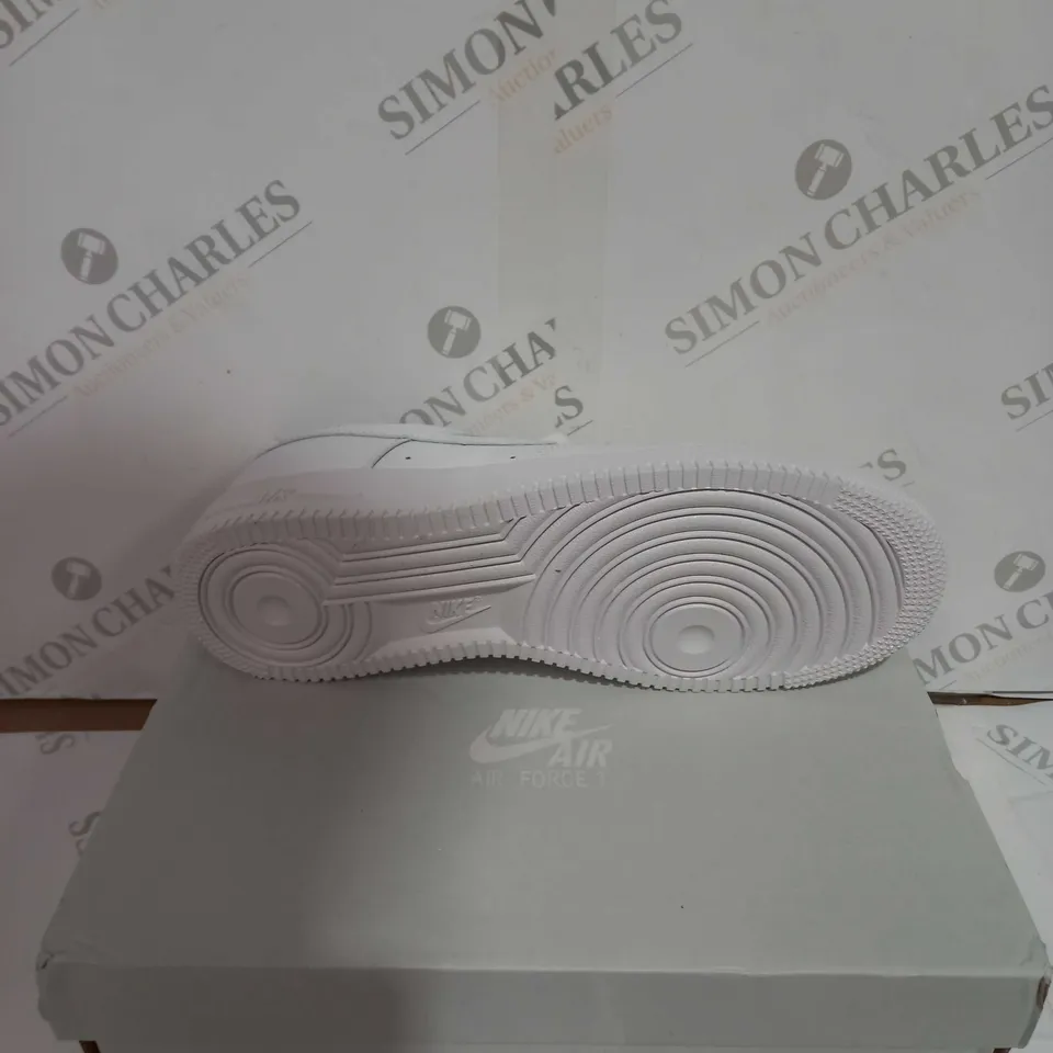 BOXED MENS WHITE NIKE AIR FORCE 1 TRAINERS UK SIZE 10