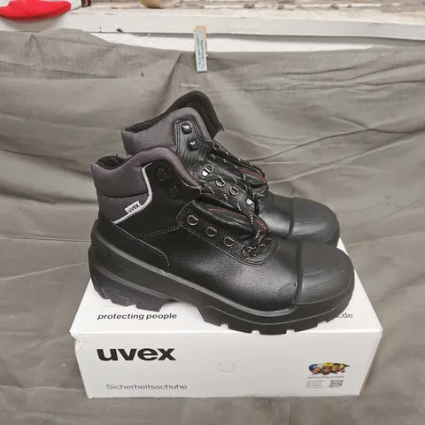 BOXED PAIR OF UVEX QUATRO PRO BOOTS IN BLACK - SIZE 44