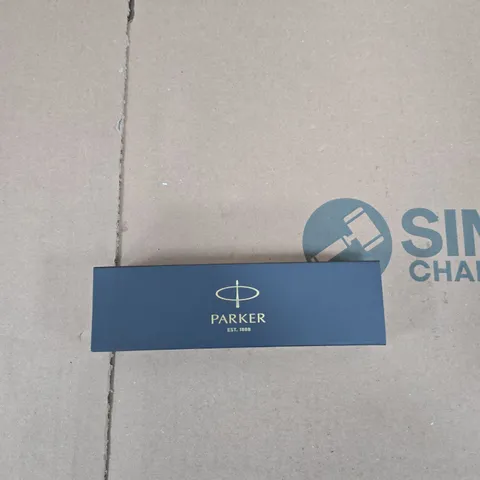 PARKER PEN – WHITE BARREL WITH SILVER TRIM 