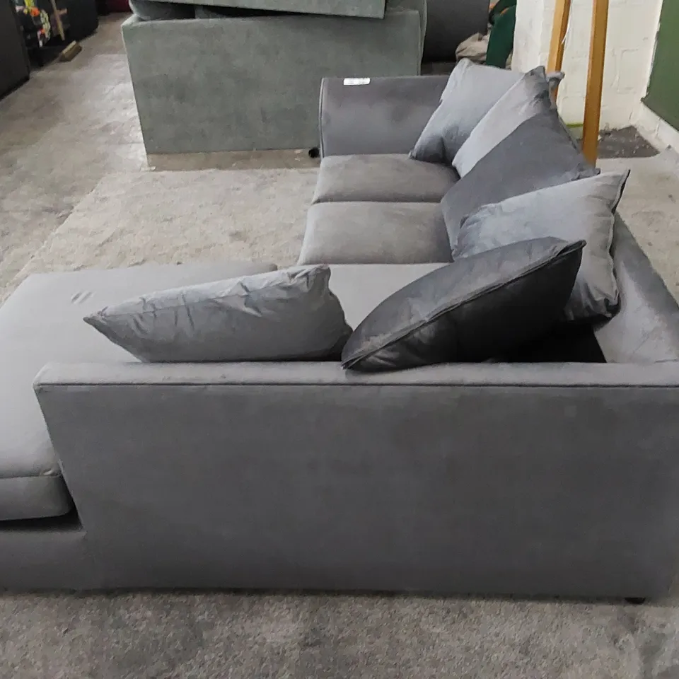 DESIGNER CORNER SOFA IN GREY FABRIC WITH SCATTER CUSHIONS 