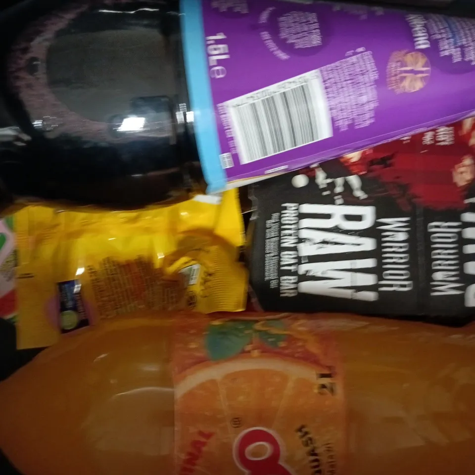 APPROXIMATELY 8 ASSORTED FOOD AND DRINK ITEMS TO INCLUDE PEPSI MAX, TAYLORS, ETC