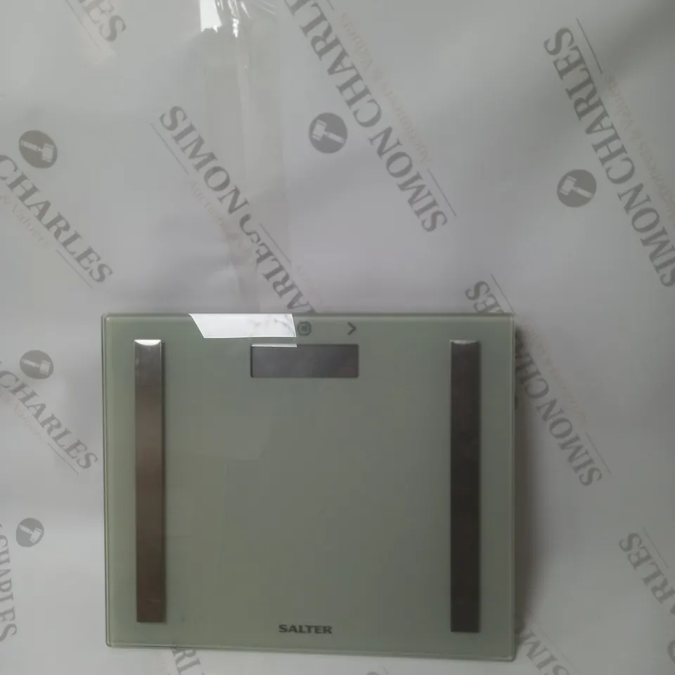 LOT OF 2 SALTER COMPACT GLASS ANALYSER SCALE - GREY RRP £40