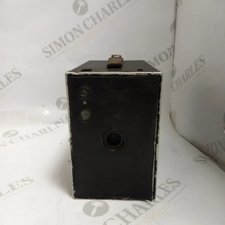 KODAK VINTAGE NO 2A BROWNIE FLIP CAMERA MOD C