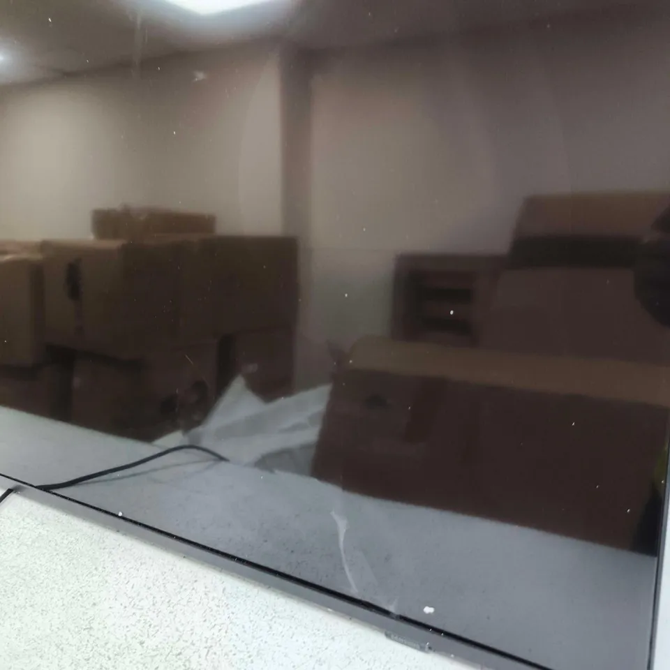 SAMSUNG FLAT SCREEN TV 65" – BLACK, SCREEN SMASHED NO POWER