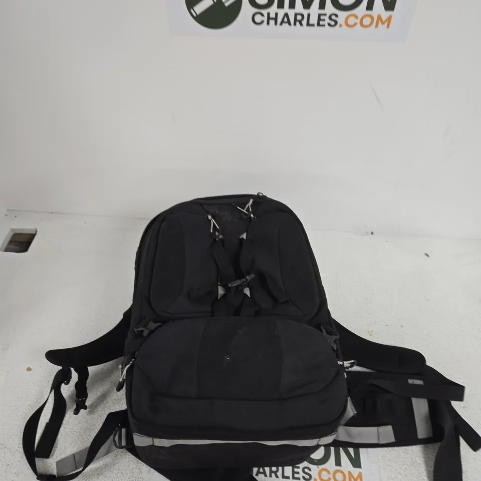 TAMRAC PROFESSIONAL CAMERA BACKPACK - BLACK