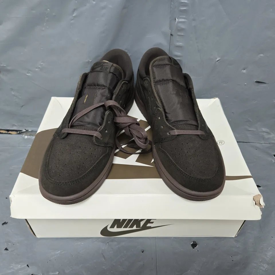 BOXED PAIR OF NIKE AIR JORDAN 1 LOW TRAINERS IN BROWN - UK 9