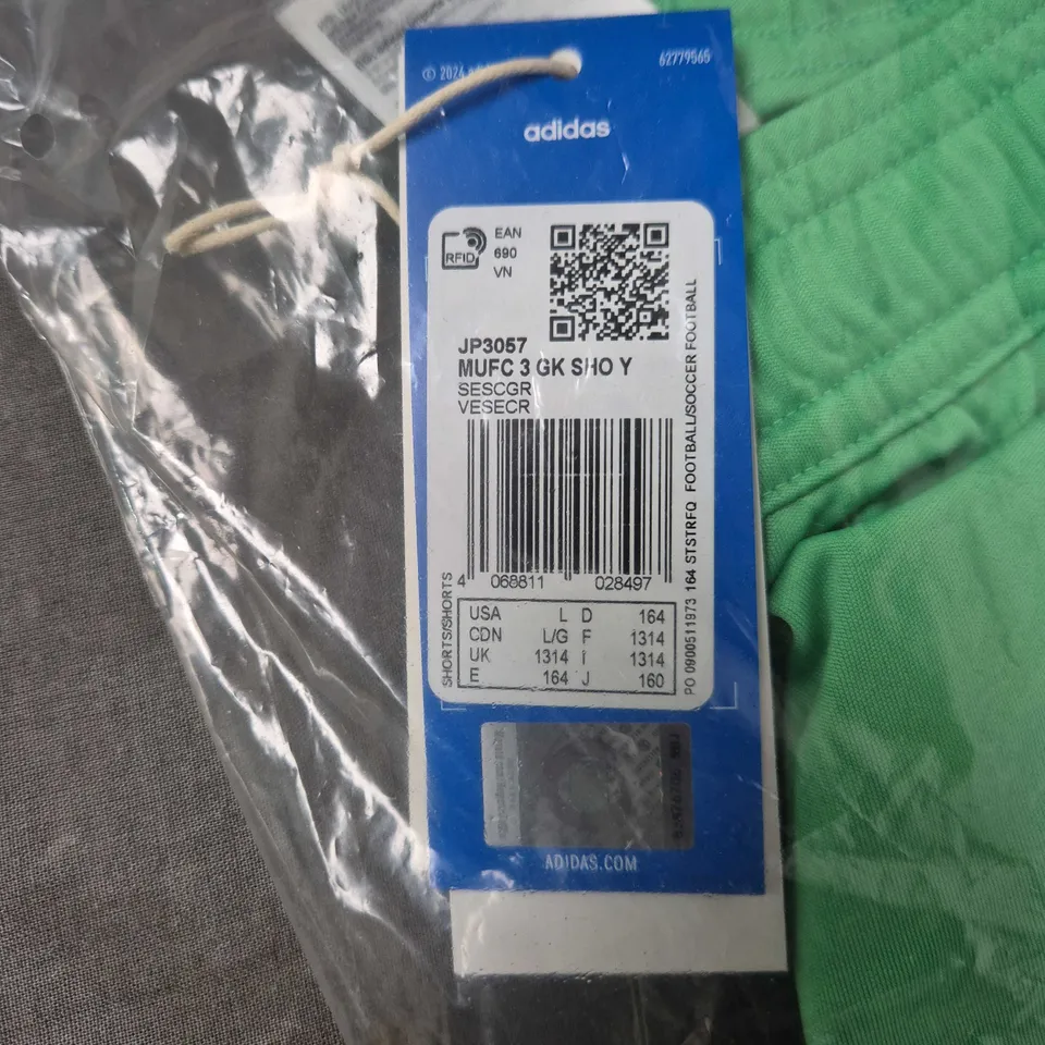 KIDS ADIDAS MUFC 3 GK SHORTS – YOUTH SIZE 10Y, GREEN