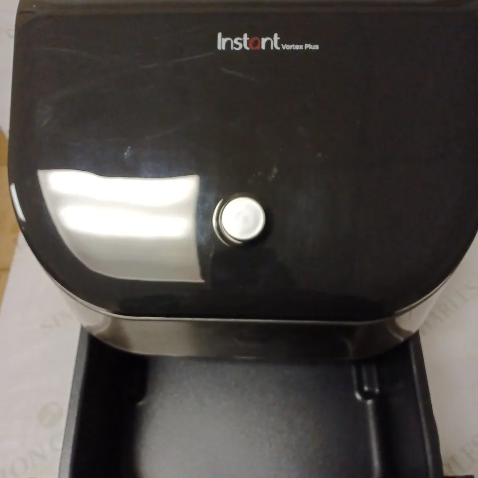 INSTANT VORTEX PLUS WITH CLEARCOOK DIGITAL HEALTH AIR FRYER