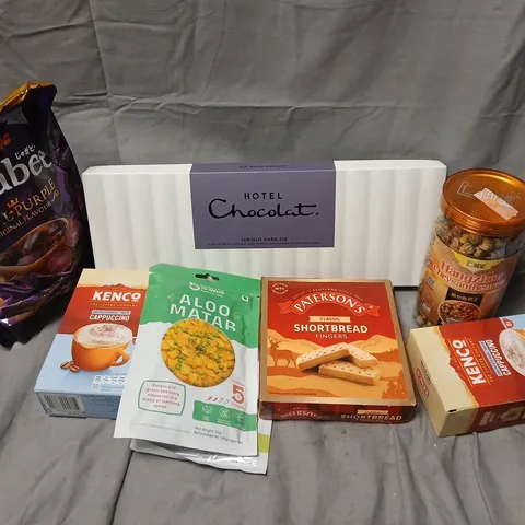 APPROXIMATELY 20 ASSORTED FOOD & DRINK ITEMS TO INCLUDE HOTEL CHOCOLAT SERIOUS DARK FIX, PATERSONS SHORTBREAD FINGERS, KENCO CAPPUCINO, ETC - COLLECTION ONLY