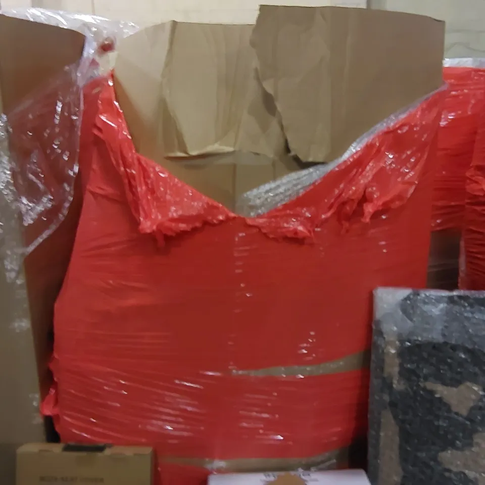 PALLET OF ASSORTED ITEMS INCLUDING: ELECTRIC BLANKET, WORLD MAP PICTURE, PET BED, ARTIFICIAL FLOWERS, TOILET SEAT