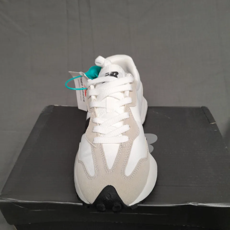 BOXED PAIR OF NEW BALANCE PRESIDENI RUNNING SHOES WHITE/CREAM SIZE UK 6