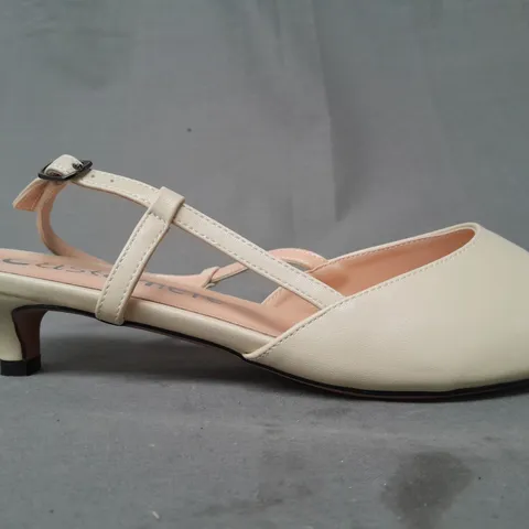 BOXED PAIR OF CASTAMERE PEEP TOE LOW HEEL SHOES IN NATURAL EU SIZE 40.5