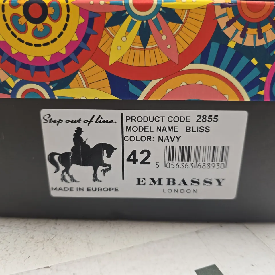 BOXED PAIR OF EMBASSY LONDON BLISS NAVY PATENT MARY JANE HEELS, EU 42