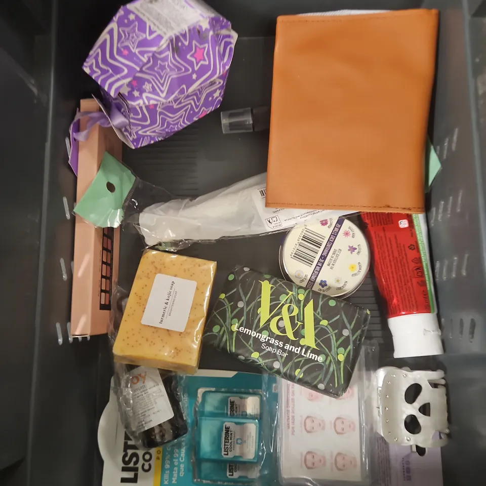 APPROXIMATEY 20 ASSORTED HEALTH AND BEAUTY PRODUCTS TO INCLUDE - CHAMPNEYS BODY CLEANSER - NIP+FAB HYBRID GEL - NALA'S BABY WASH & SHAMPOO - ETC