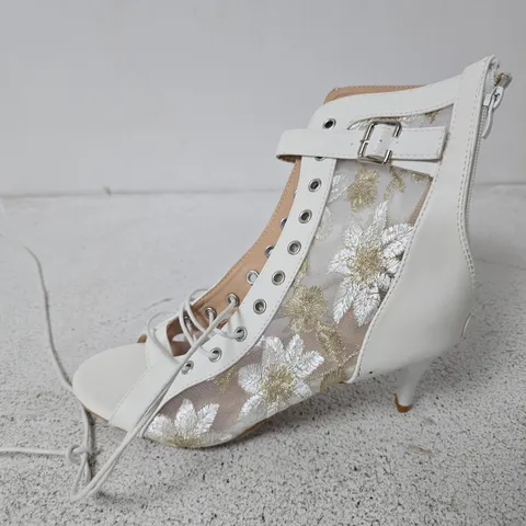 LACE UP FLORAL HEEL ANKLE SHOES, WHITE - SIZE 41