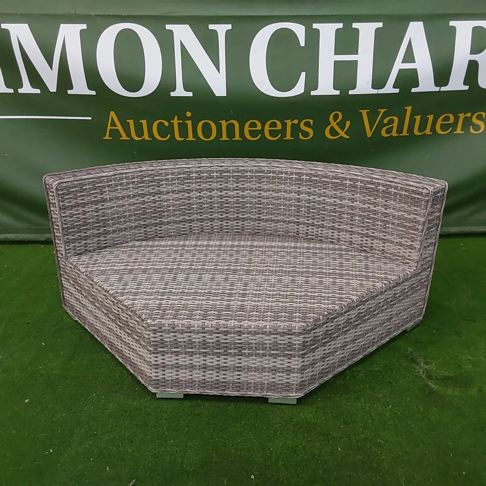 DESIGNER GREY RATTAN GARDEN SOFA PIECE