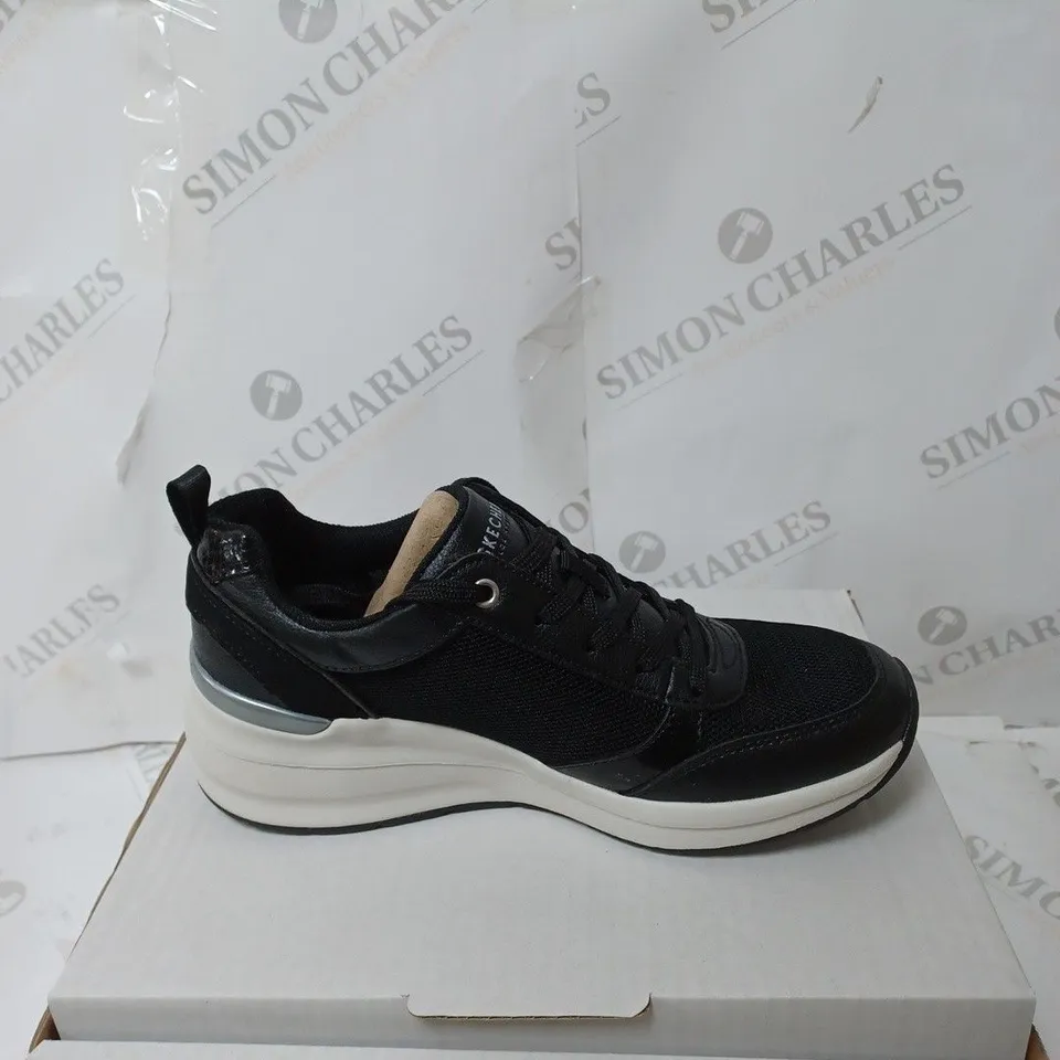 BOXED PAIR OF SKECHERS BILLION TRAINERS IN BLACK UK SIZE 4