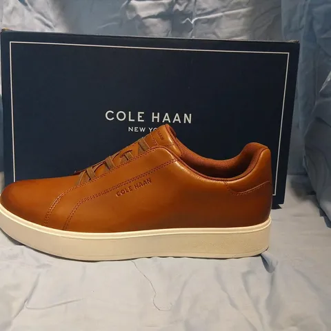 BOXED COLE HAAN GP LUXE SLIP-ON SNK – BRITISH TAN/IVORY, UK 7.5