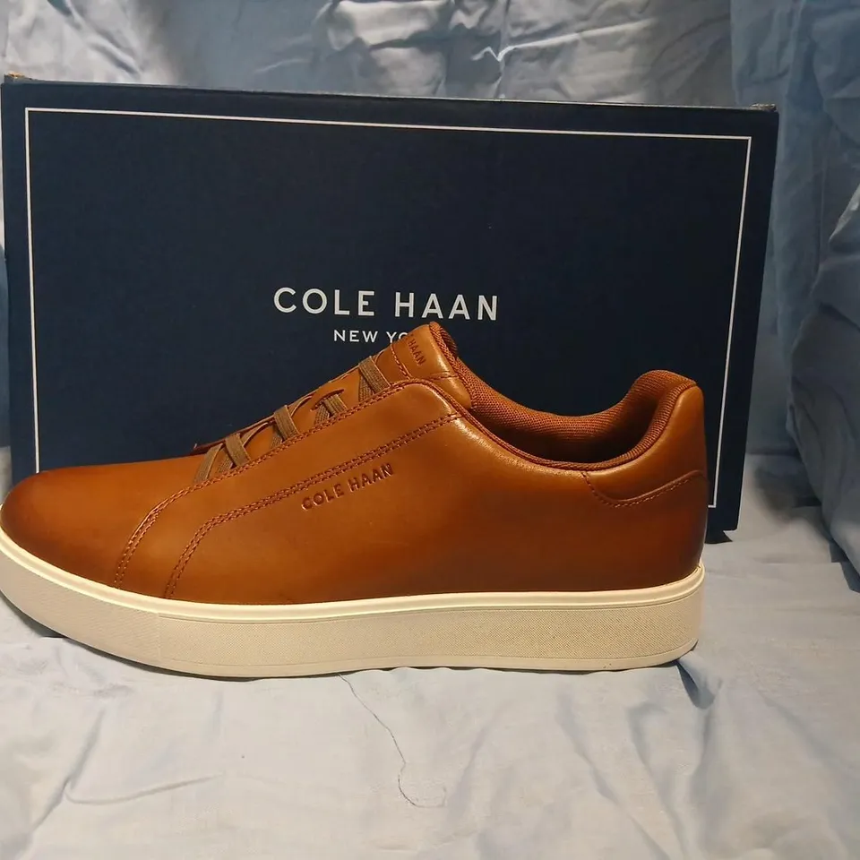 BOXED COLE HAAN GP LUXE SLIP-ON SNK – BRITISH TAN/IVORY, UK 7.5