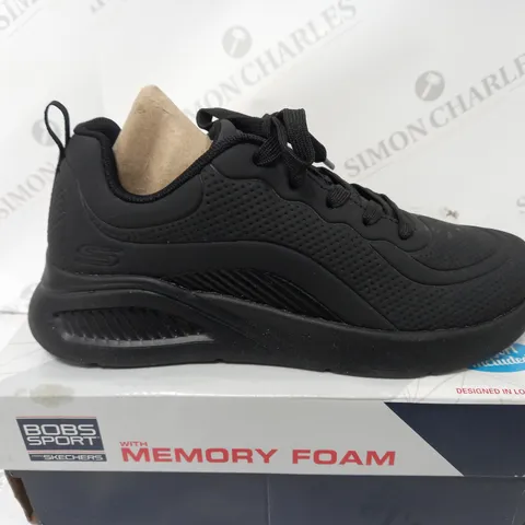 BOXED PAIR OF SKECHERS BOBS BUNO BLACK SIZE 3.5