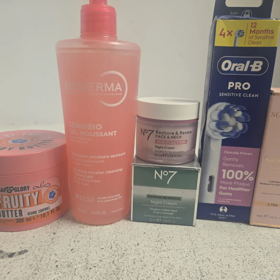 APPROX 12 ASSORTED BEAUTY PRODUCTS TO INCLUDE BIODERMA CLEANSING GEL, NO7 NIGHT CREAM, SOAP&GLORY BODY BUTTER, ETC 