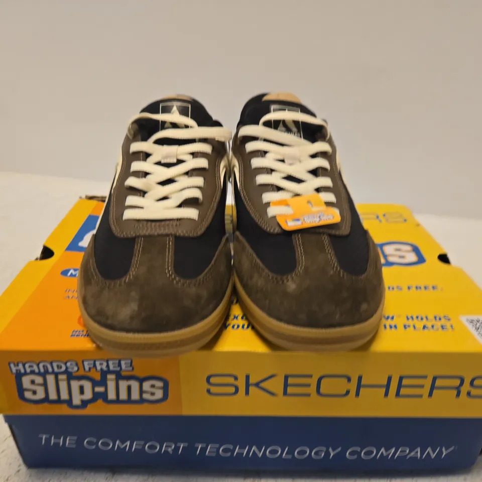 BOXED PAIR OF SKECHERS SLIP-ONS (UK 7 / US 10) – MEN'S FOOTWEAR, BOXED