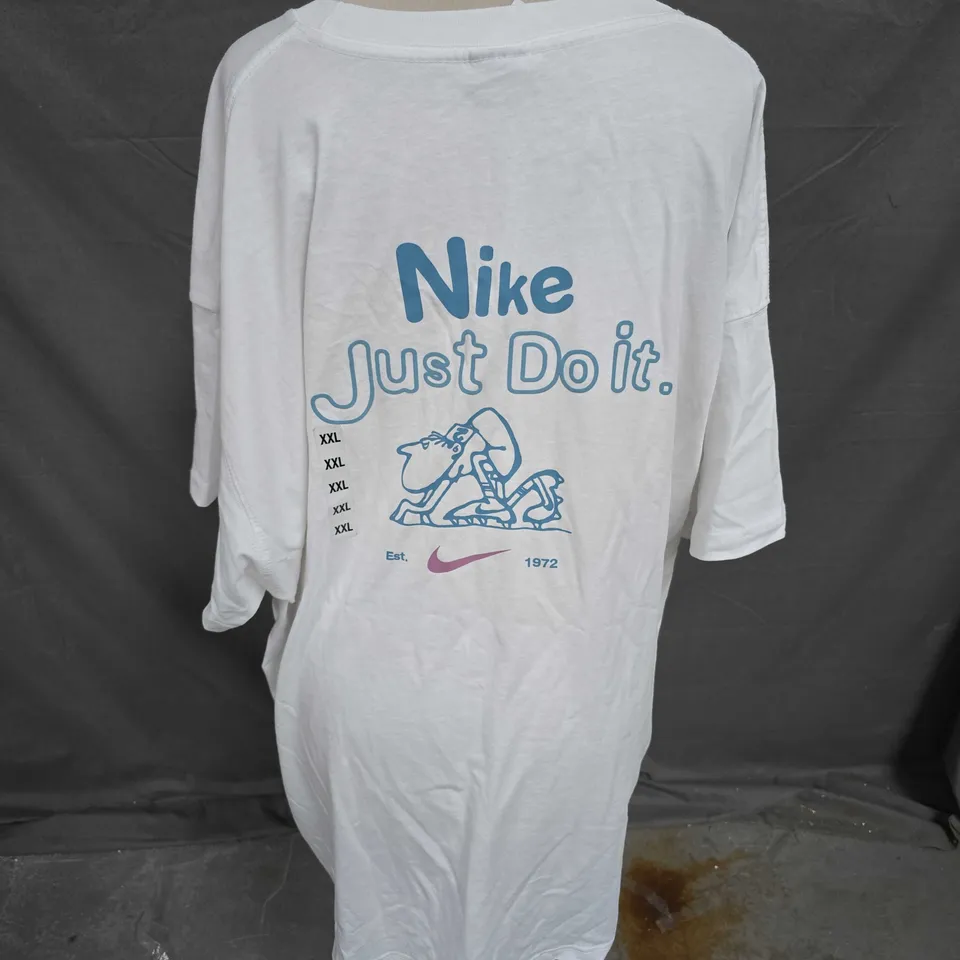 NIKE BACK PRINT TSHIRT IN WHITE SIZE XXL