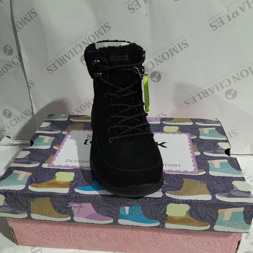 SKECHERS LACE-UP BOOT GLACIAL ULTRA-WOODLANDS BLACK BLACK SIZE 6
