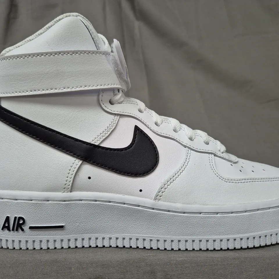 BRAND NEW BOXED PAIR OF NIKE AIR FORCE 1 HIGH '07 AN20 SHOES IN WHITE/BLACK UK SIZE 5.5