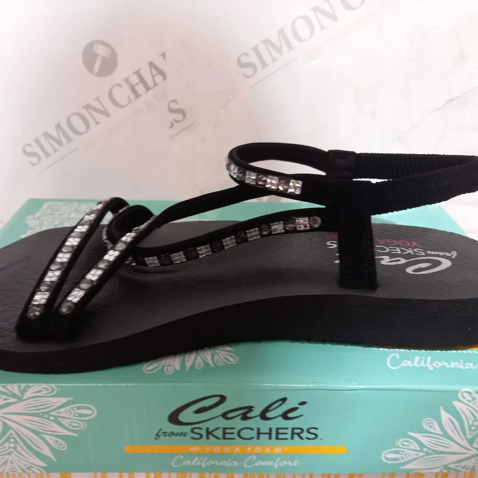 SKECHERS SANDALS BLACK 