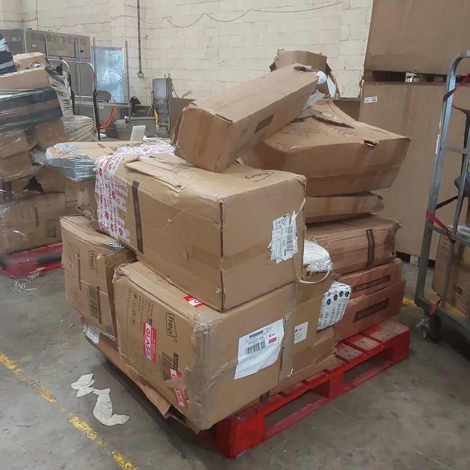 PALLET CONTAINING A LARGE QUANTITY OF ASSORTED NEO ITEMS INCLUDING: SUN LOUNGERS, TUBE TENT, WHEEL BARROWS ECT