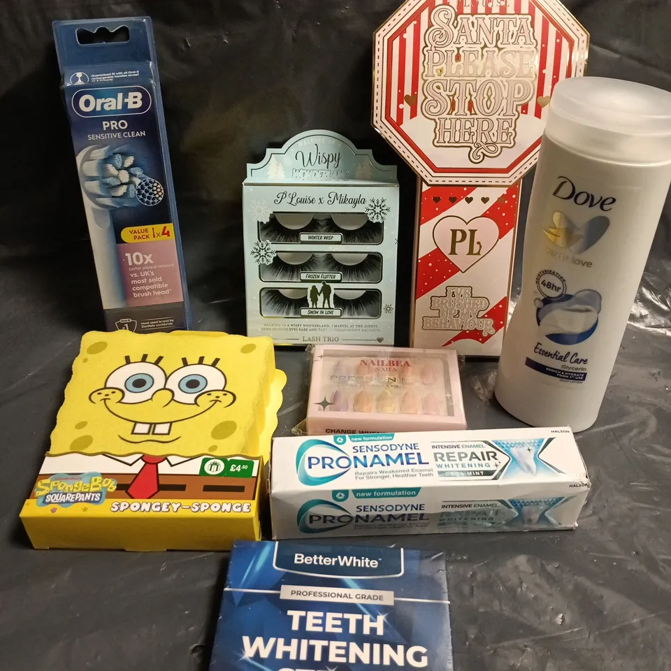 APPROXIMATELY 15 ASSORTED HEALTH & BEAUTY PRODUCTS TO INCLUDE SENSODYNE, TEETH WHITENING STRIPS, P.LOUISE BRUSH SET ETC 