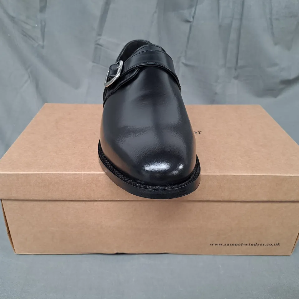 BOXED PAIR OF SAMUEL WINDSOR SHOES IN BLACK UK SIZE 10