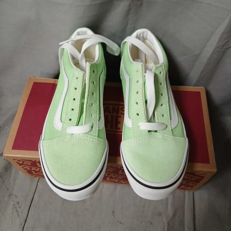 VANS OLD SKOOL SNEAKERS - LIME GREEN/WHITE, UK KIDS 13