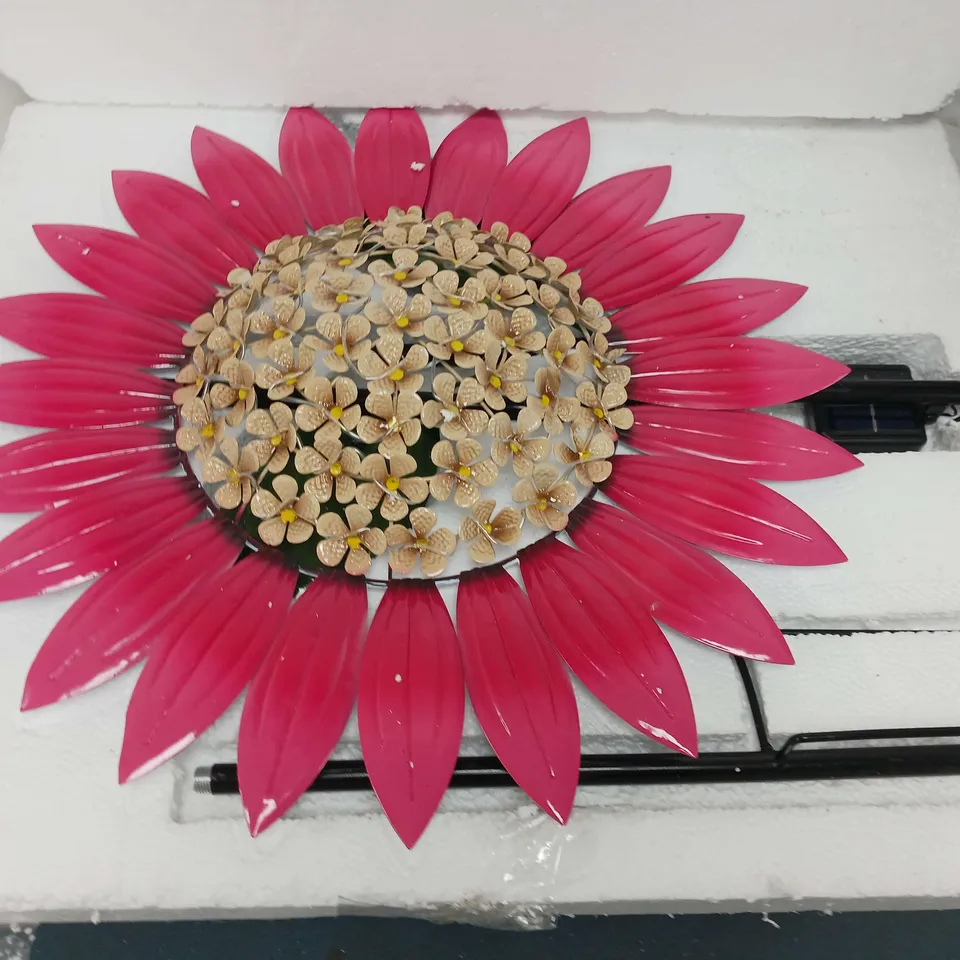 LOT OF 2 FLOWER THEMED SOLAR GARDEN LIGHTS