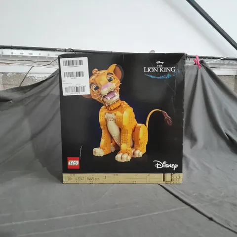 BOXED DISNEY YOUNG SIMBA THE LION KING SET 43247