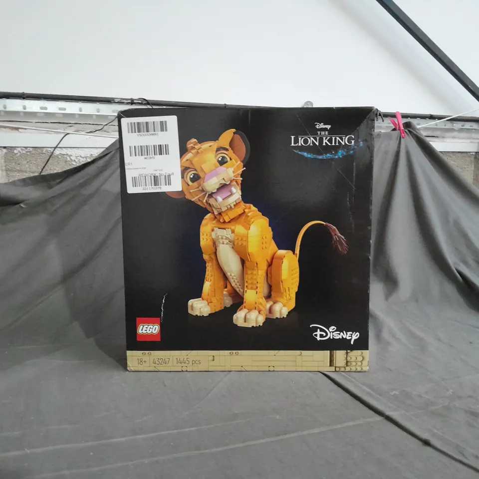 BOXED DISNEY YOUNG SIMBA THE LION KING SET 43247