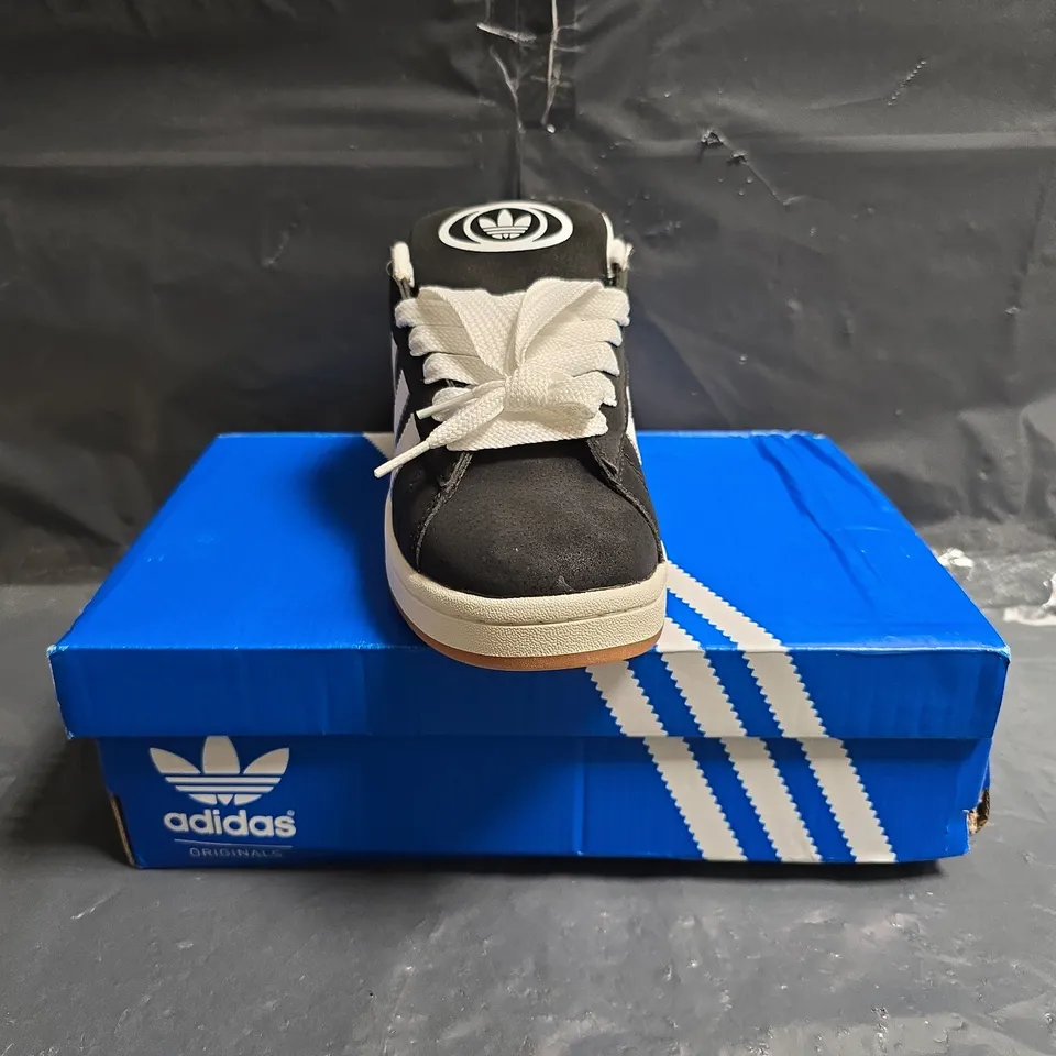 BOXED PAIR OF ADIDAS CAMPUS 00S TRAINERS IN BLACK/WHITE SIZE UK 5