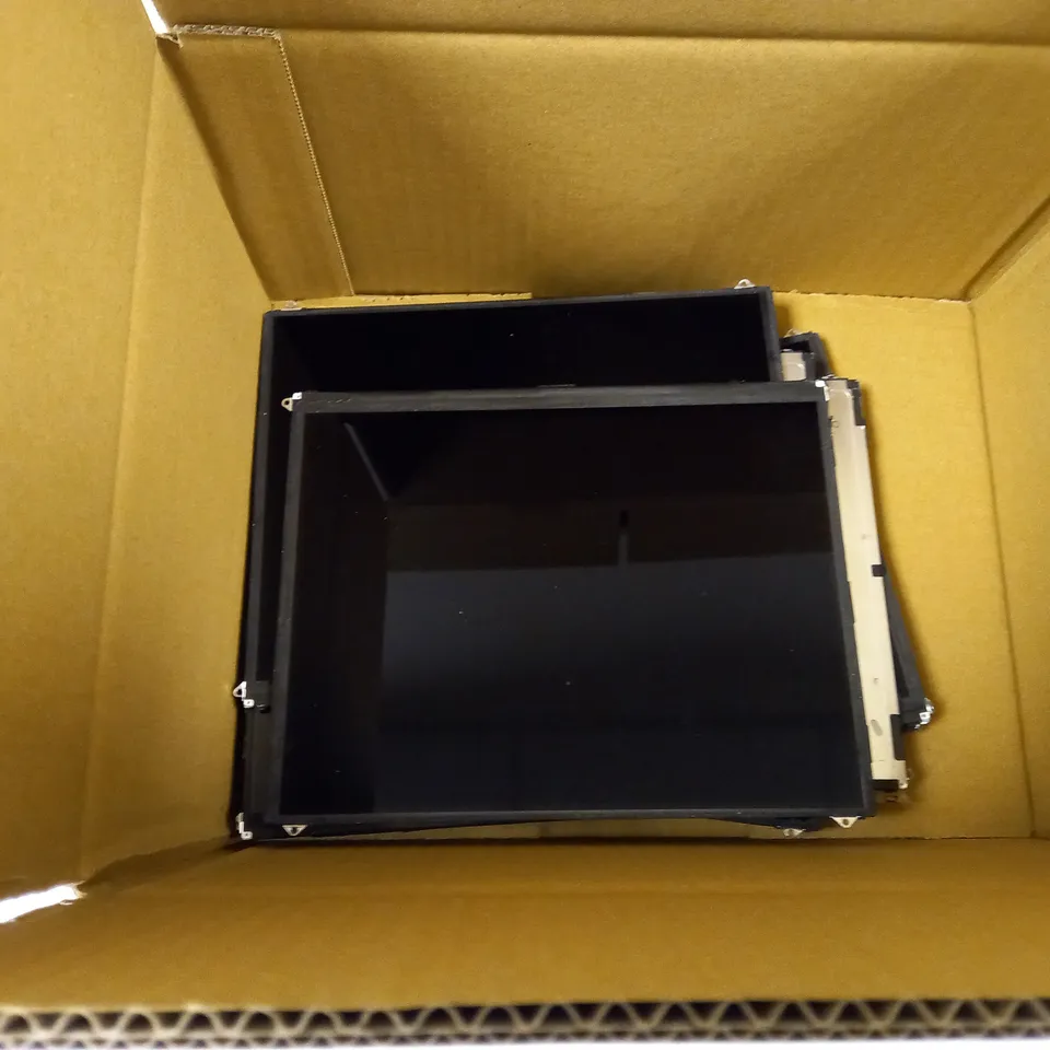LOT OF APPROXIMATELY 10 ASSORTED REPLACEMENT LCD SCREENS TO INCLUDE LP097X02(SL)(Q2) REPLACEMENT LCD SCREEN, LP097X02(SL)(Q1) REPLACEMENT SCREEN, LP097X02(SL)(NV), ETC