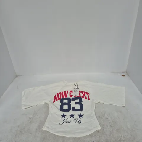 BERSHKA WHITE T-SHIRT WITH 'NOW & NEXT 83' GRAPHIC – SIZE M